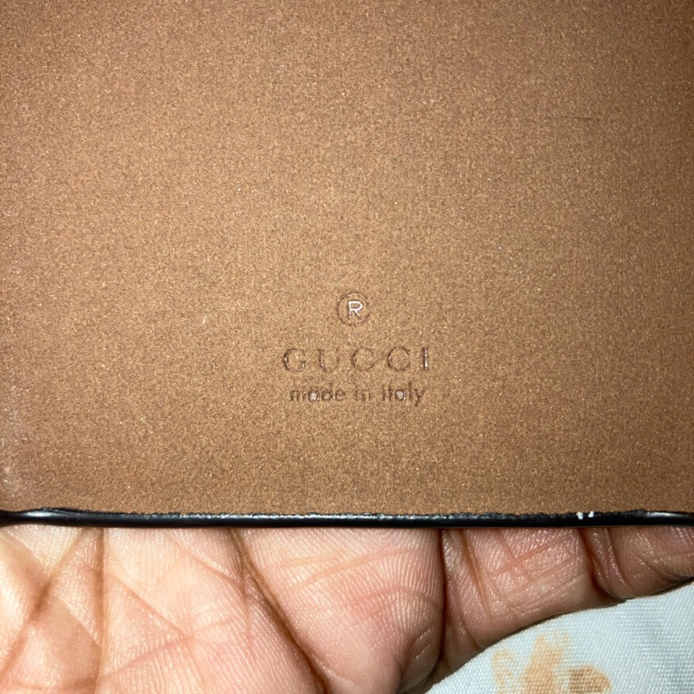 Authentic Gucci case - Picture 2 of 3